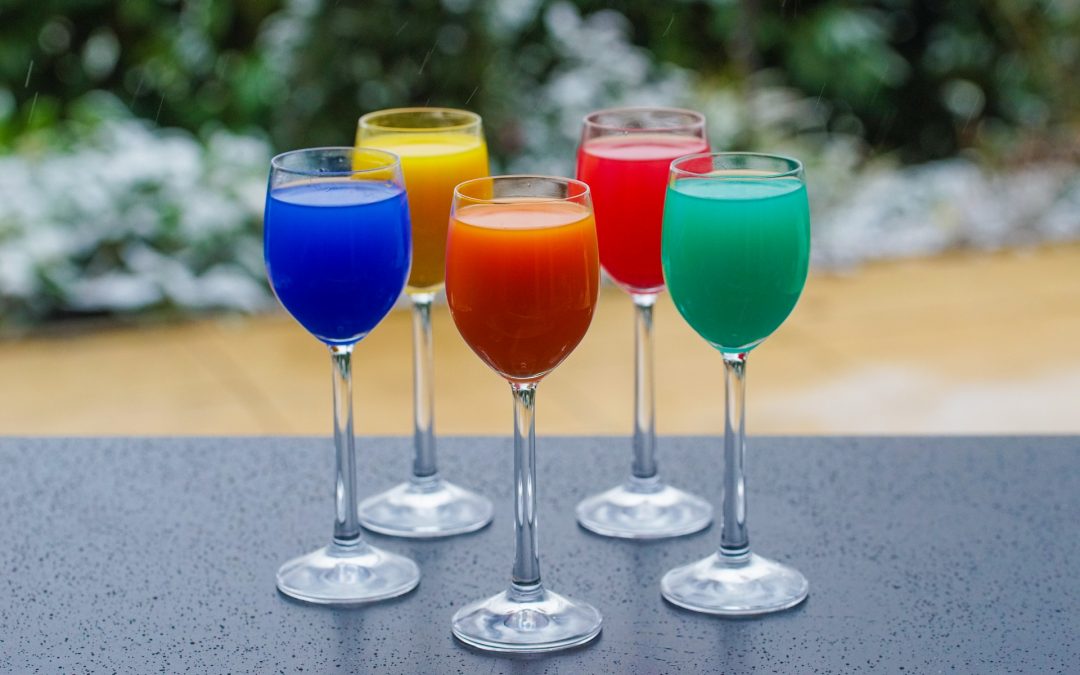 Alcolici sotto i 21 gradi: storia di cocktail, limiti e sfide